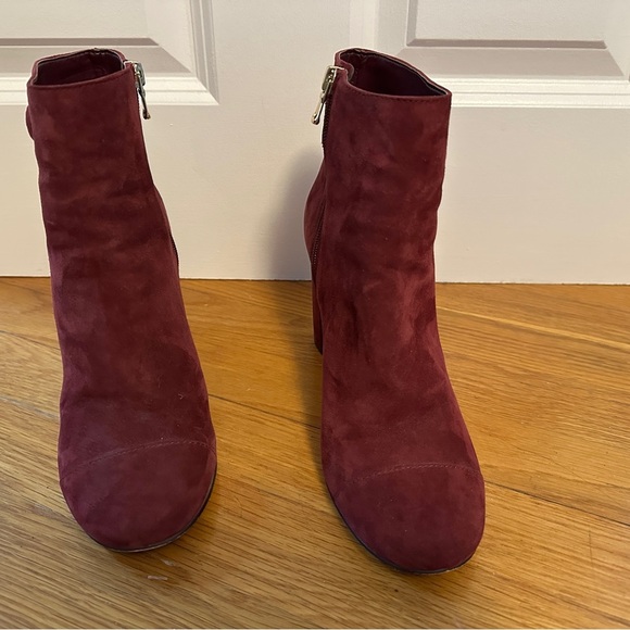 Ann Taylor Nettie Button Heeled Suede Booties Burgundy Wine Size 8 3.5" heel - Picture 4 of 9